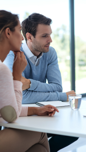 Un couple est en consultation chez un médecin